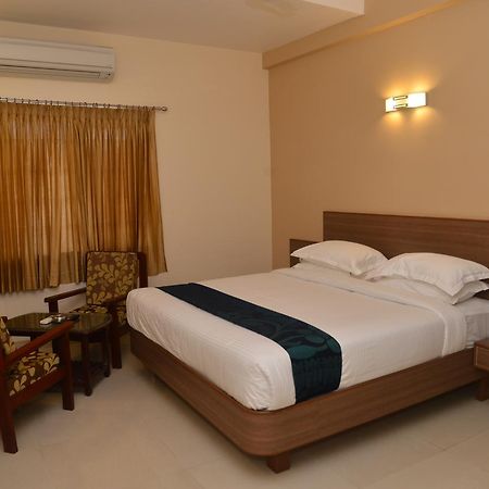 Sri Balaji Hotels Tiruchengodu Екстериор снимка