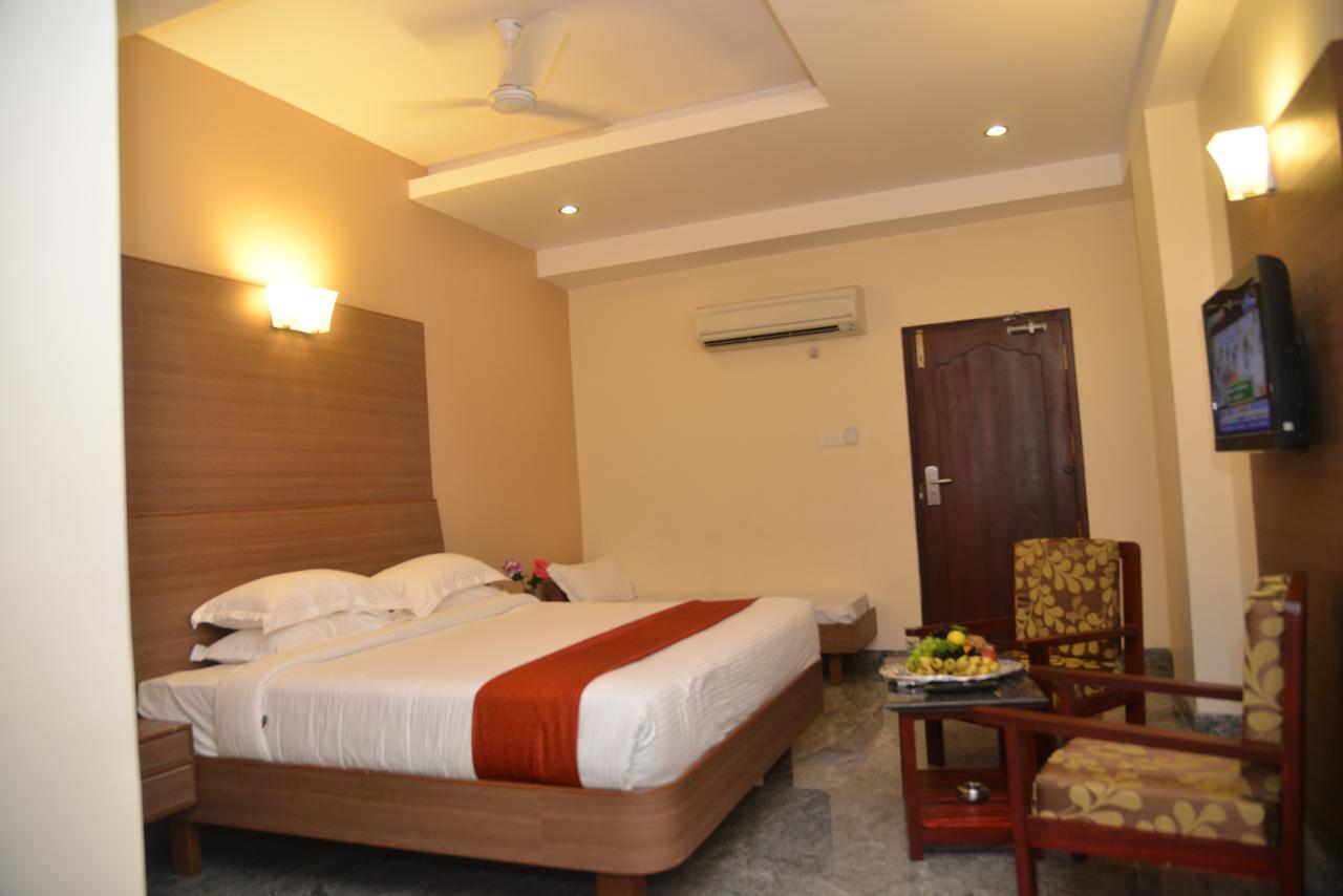 Sri Balaji Hotels Tiruchengodu Екстериор снимка